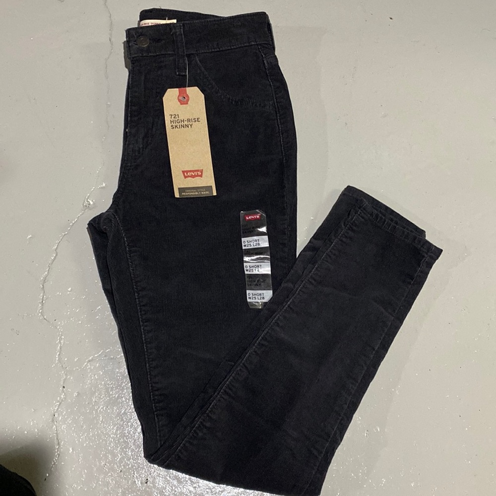 Levy’s Corduroy High Rise Skinny 0 Short